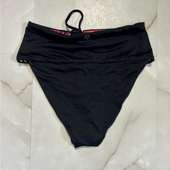 Maaji Tropical Floral High-Waisted Bikini Bottom Size Medium Black Reversible - Picture 3 of 6